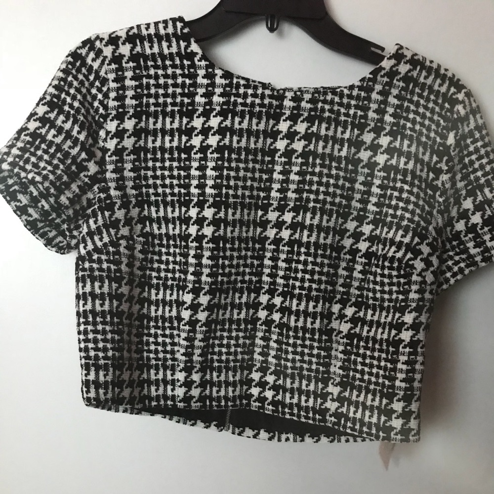 Black and White Houndstooth Plaid Crop Top